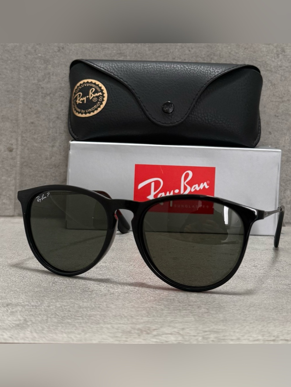 NIB Ray-Ban Erika Polarized Black Frame Sunglasses Dark Green Lenses